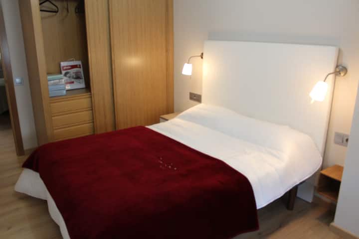 cama de 150cm. Persina eléctrica.