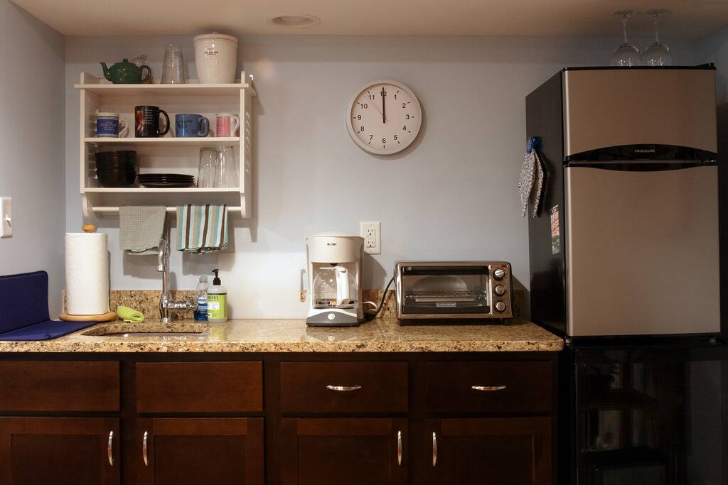 Coffee, tea, hot chocolate and basic kitchen items are available. Use the coffee maker, toaster oven, microwave, small refrigerator and wine cooler. A complimentary bottle of wine awaits your arrival in the wine cooler!