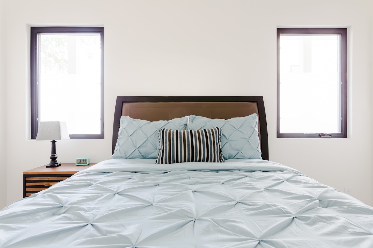 Bright & Modern SoCo Retreat, Minutes from DT!