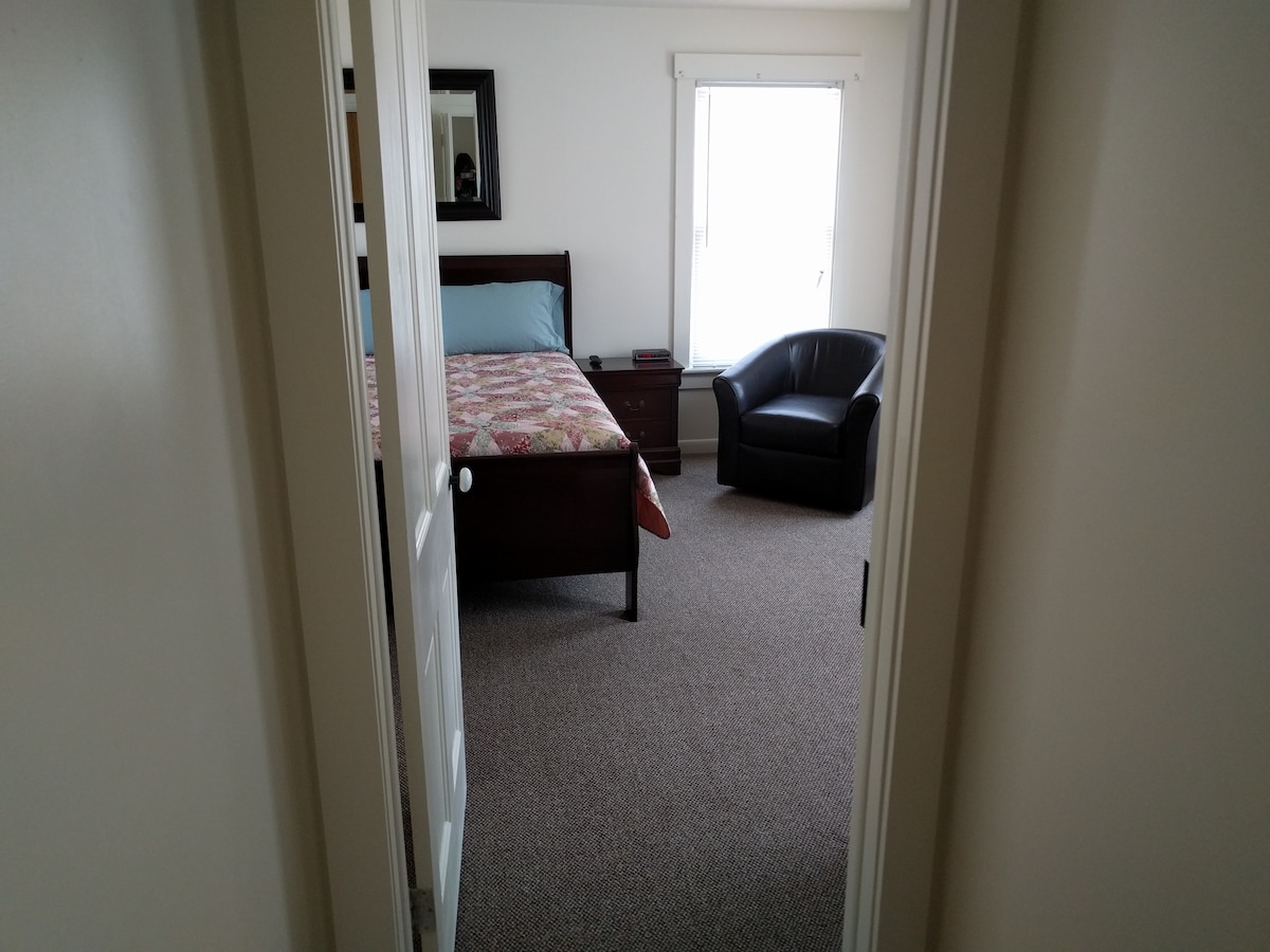 Front Bedroom, Queen Bed with comfy chair and Cable TV