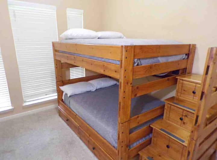 Dormitorio 3 con litera de tamaño completo