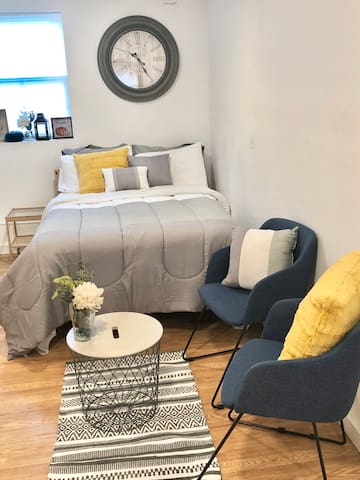 Studio Apt - 5 Min Walk from UVa w/ Parking Space