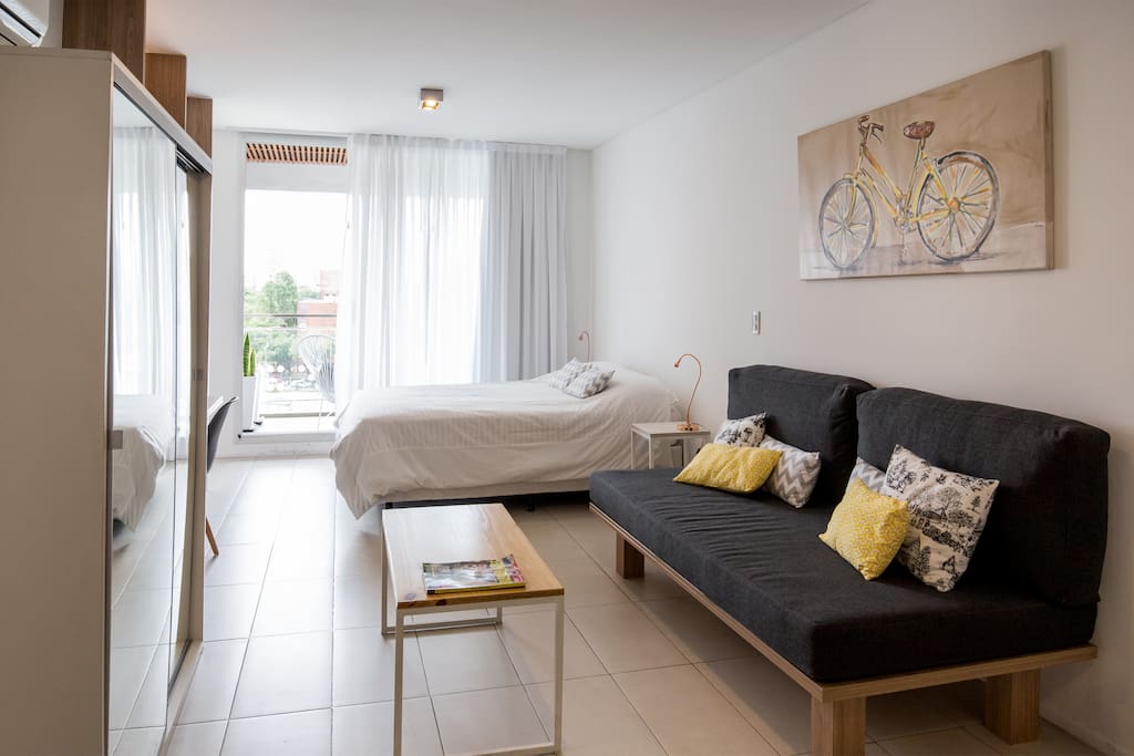 Cama matrimonial y sillón cama / Double bed and sofa bed