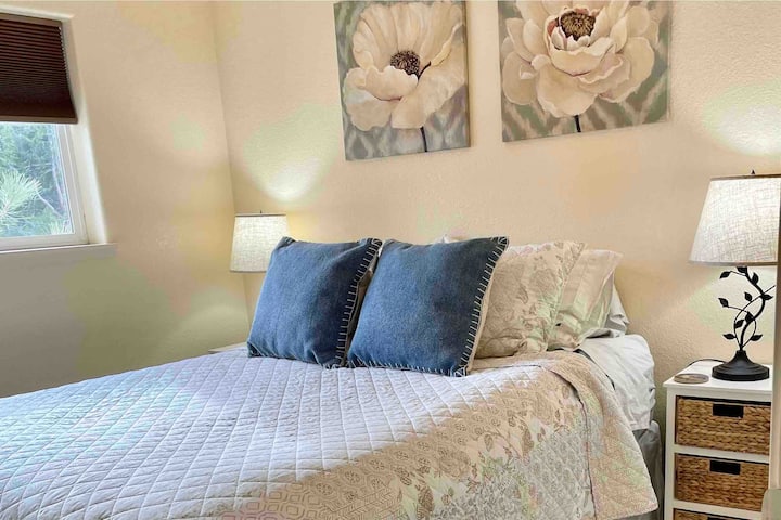 Спалня с удобно двойно легло. 