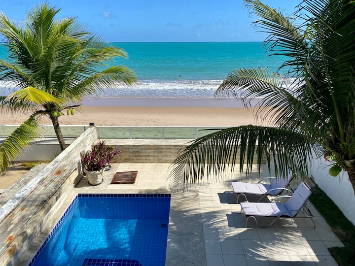 Luxury beachfront house with pool and Jacuzzi Ipioca Houses for