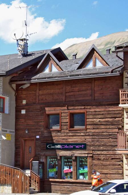 Casa vista dall'esterno.