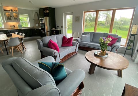 RedBarn Cottages Tulla (2 cottages sleep 18)