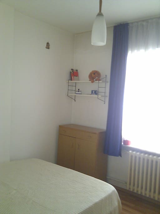 Single room with Double Bed- couples can negotiate discount