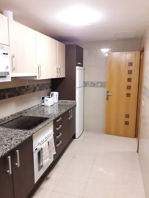 Cocina totalmente equipada. Kitchen fully equipped.
