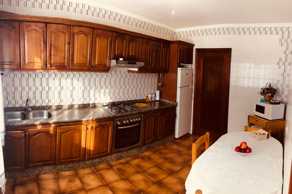 Cocina ampliamente equipada con todo lo necesario para que puedas poder cocinar comodamente.