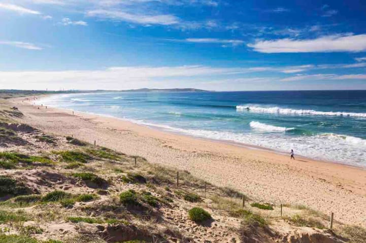BEACHFRONT CRONULLA !! Greenhills Beach Guesthouse
