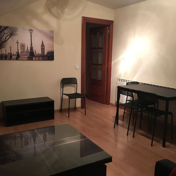 Salón comedor con sofá cama