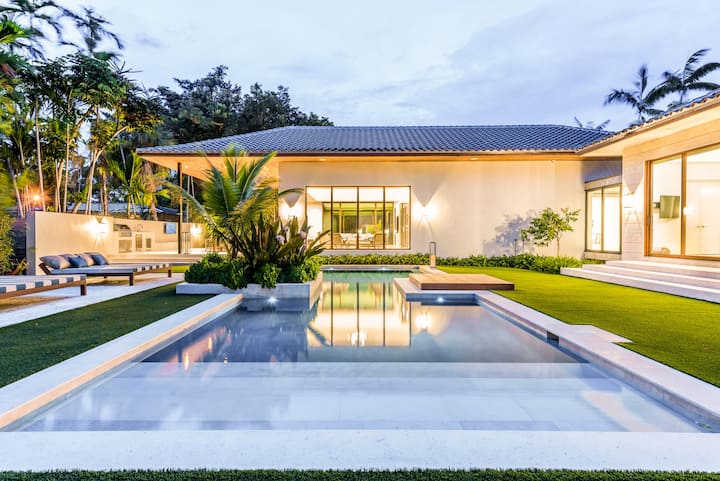 Miami Luxury Villas & Vacation Rentals | Airbnb Luxe | Luxury Retreats