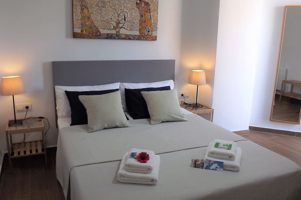 Comfortable, functional, tidy, near the beach. Wifi.