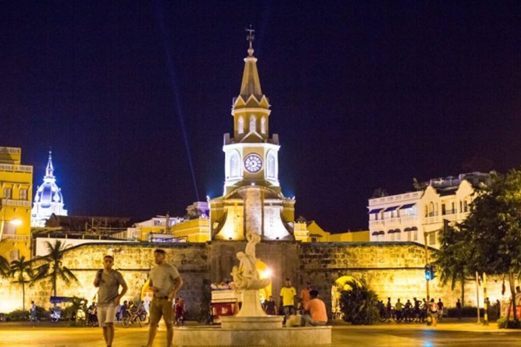 Torre del reloj en el centro histórico
Clock tower in the historic center