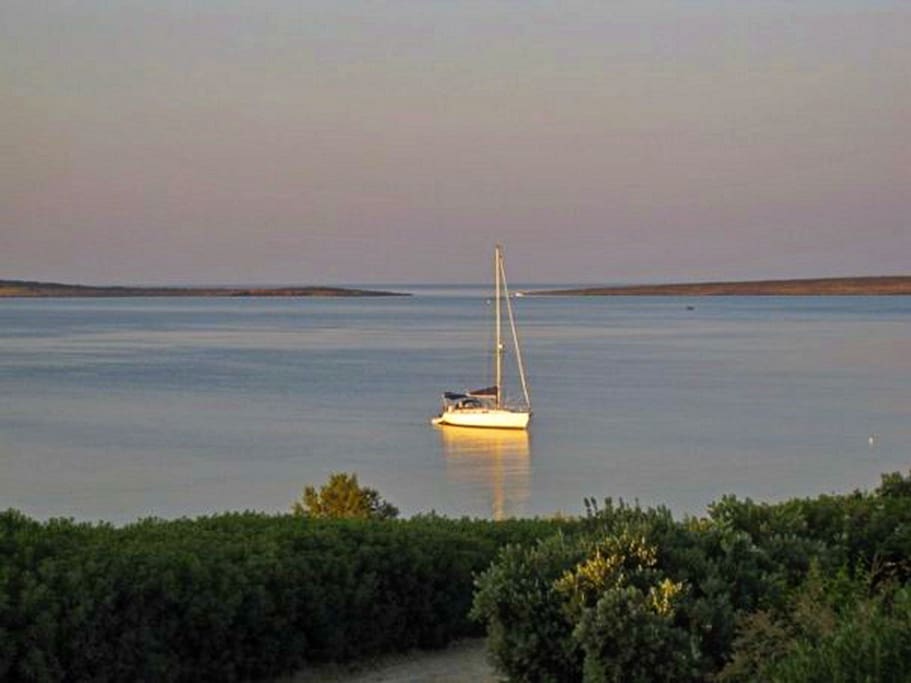 Beach house quiet bay