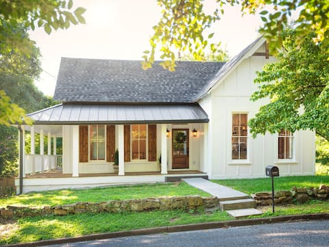 Boutique St Elmo Farmhouse 7 min from Downtown