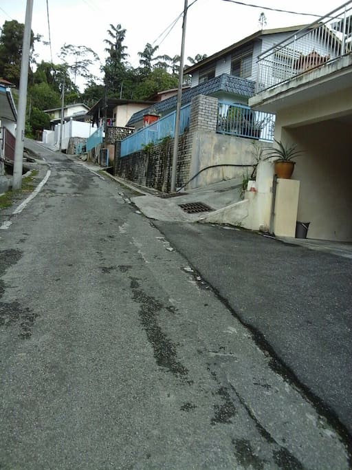 Car may stop here drop off ppl luggage before proceed to allocate parking space