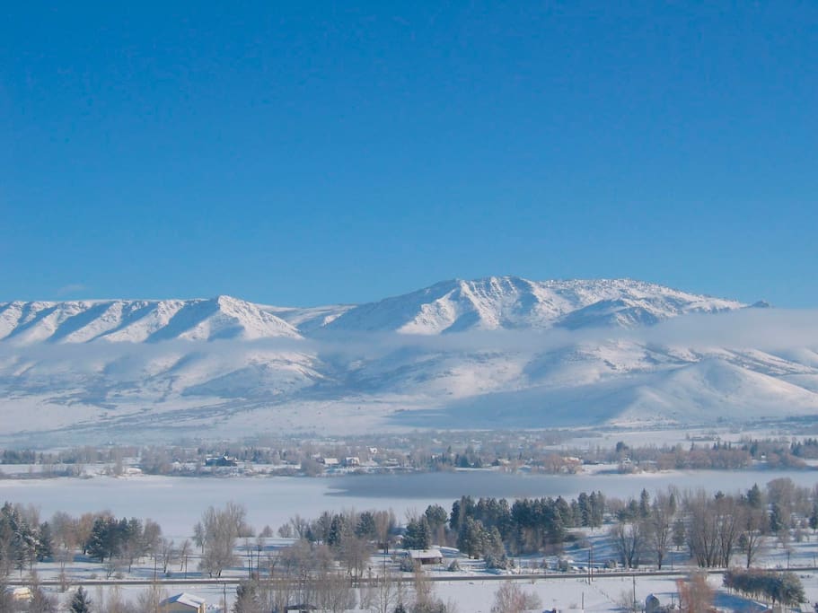 View of the mountains and Pineview Reservoir from the Great Room