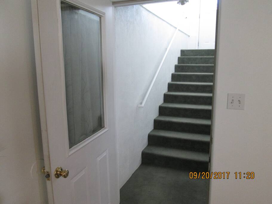 Separate entrance to Cozy Apartment