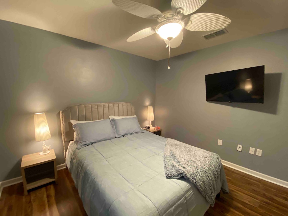 Spálňa s manželskou posteľou Queen a inteligent