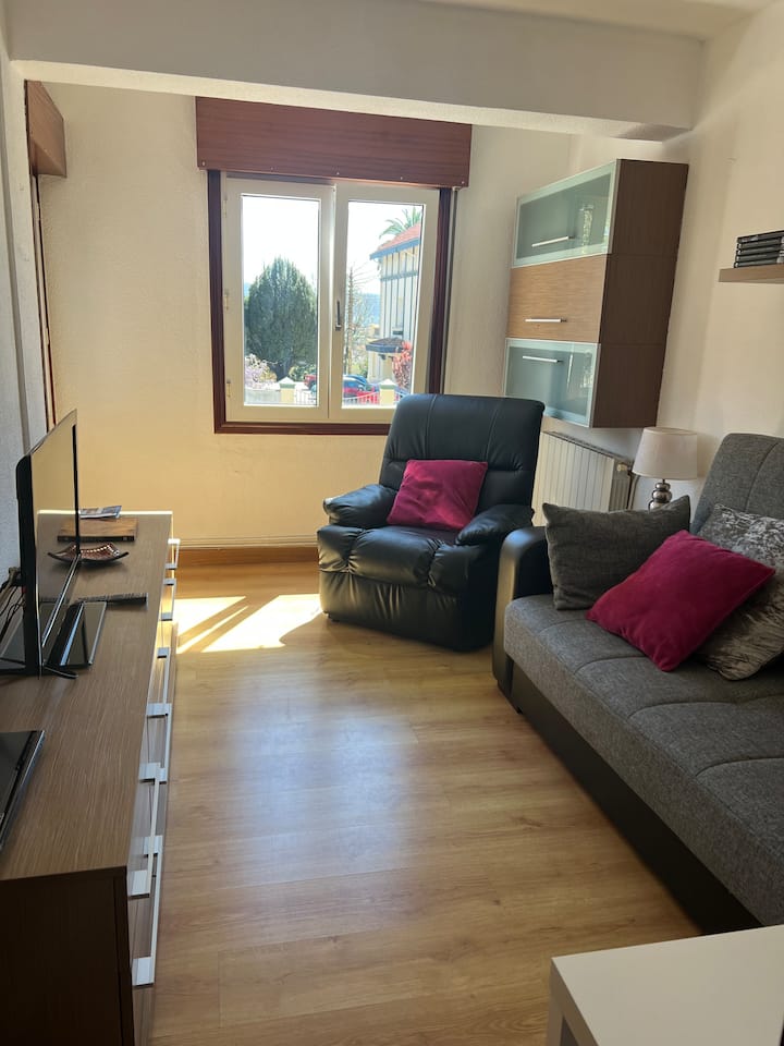 Dnevni boravak , dobro osvijetljen i s izlazom na balkon