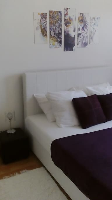 Spavaća soba s boxspring posteljom
