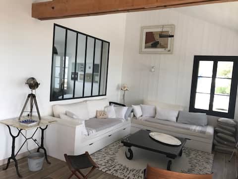 Popular Airbnb listing: Beautiful beachfront house, Sableaux beach NO in Noirmoutier En L'île