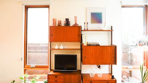 Popular Airbnb listing: Beautifully-Appointed Midtown Modern Studio in Midtown / Winn Park / Capital Avenue