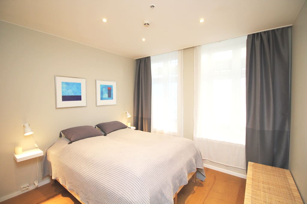 Bedroom 2 with queen size bed.