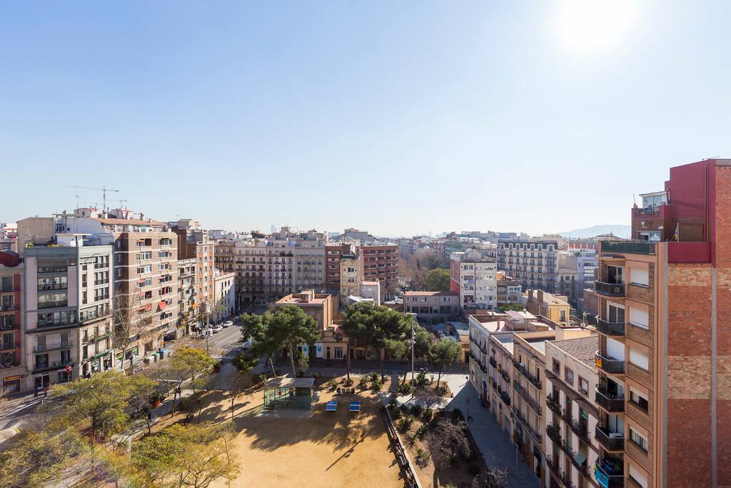 Vista abierta a la ciudad, llegando hasta el mar!