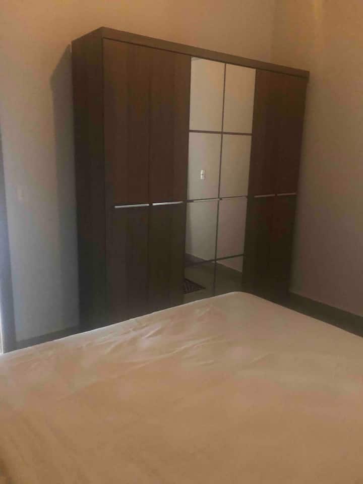 Dhomë gjumi dyshe me gardërobë