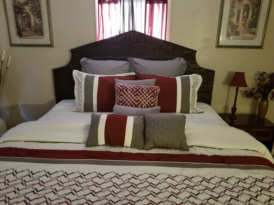 "King room" 2 of 4