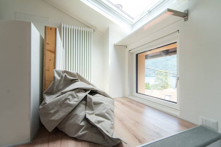 დაისვენეთ ტბის ხედის კუთხეში