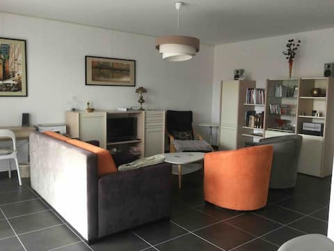 Top Airbnb: 4-room apartment in the Confluences-Perrache neighborhood in Lyon 2e Arrondissement