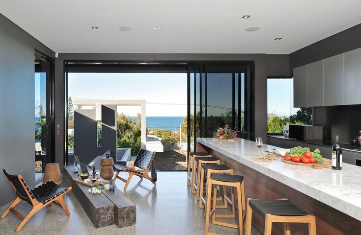 Thirteen Bowman – Sunshine Beach, Ocean Views gallery image 5