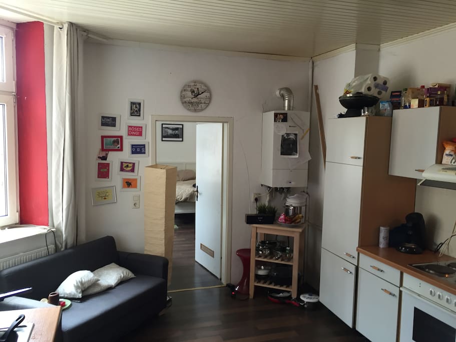 Wohnküche mit Zugang zum Zimmer