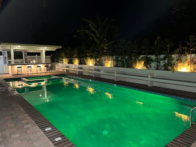 Luxury Resort/Vacation home In Ladera Heights