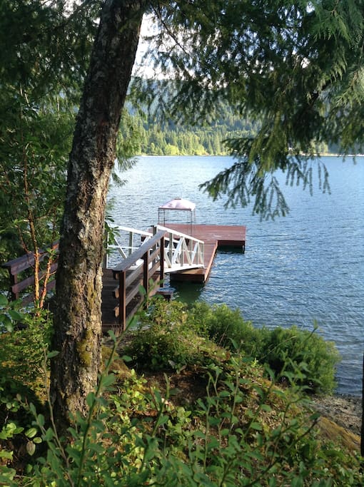 Pristine Lakefront Paradise