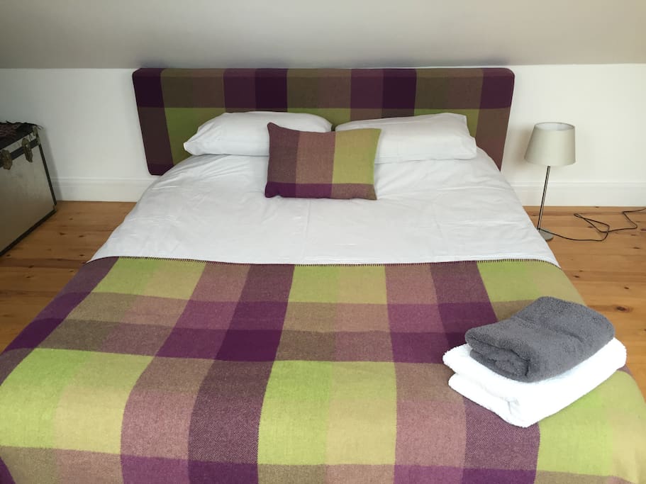 King size double bed.