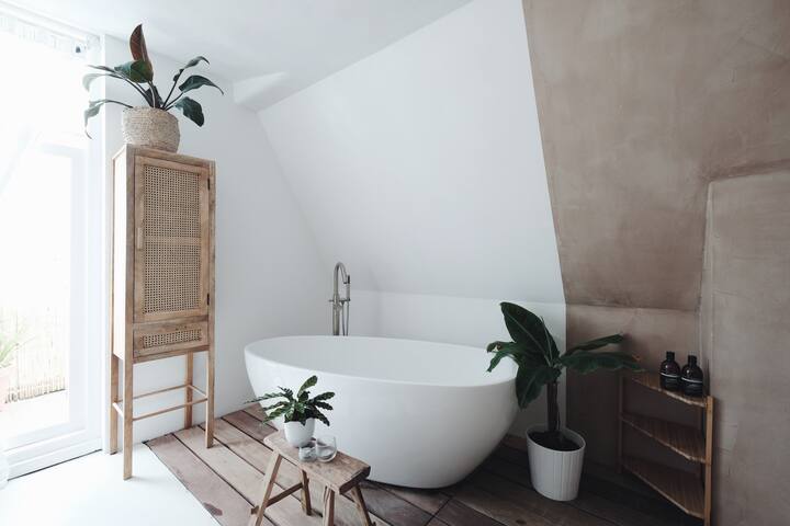 Sfeervol strandhuis in groene omgeving