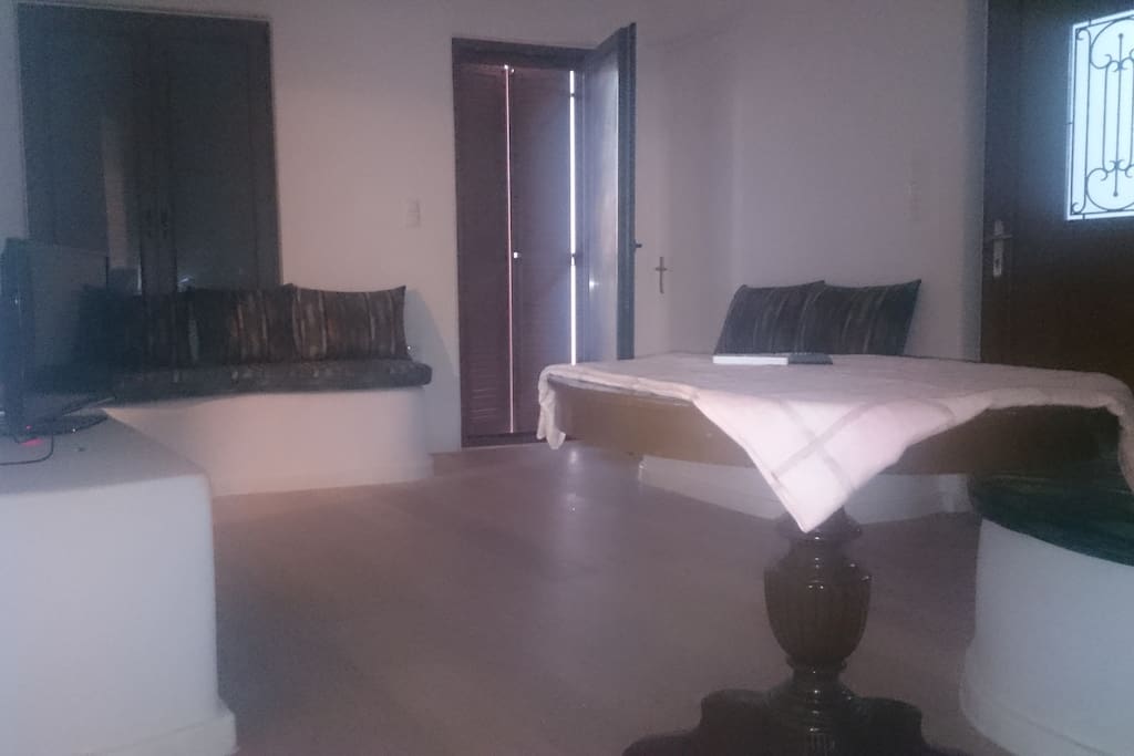 Entry room / 3rd bedroom - small sofa