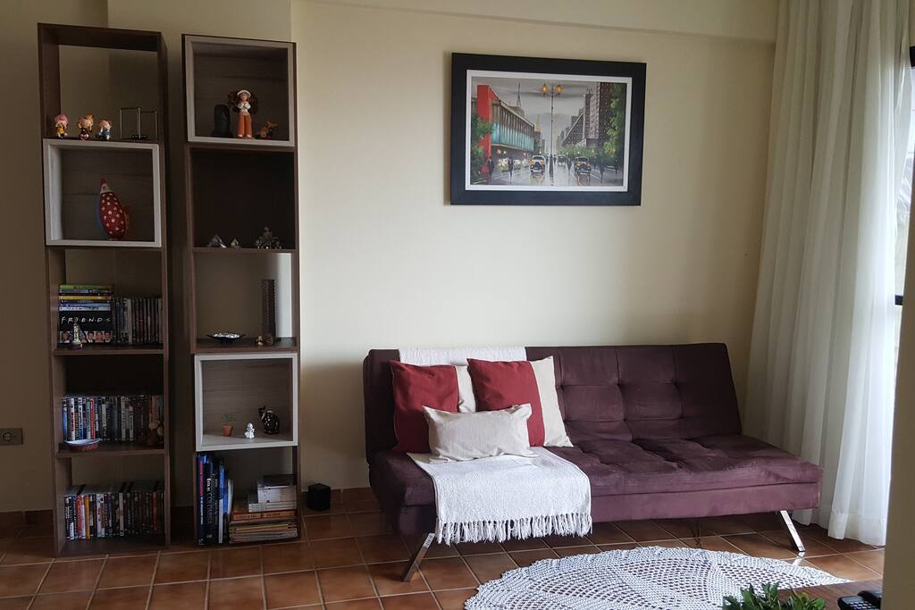 Sala de estar, com sofá cama.