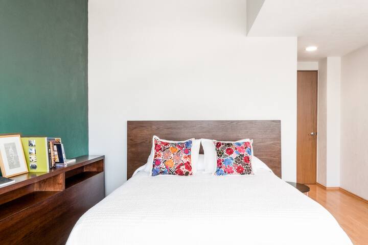 Mira la ciudad desde las alturas en un departamento panorámico en la Roma gallery image 3