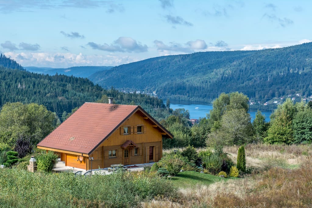 Superbe chalet avec jardins et vue lac à la Rayée Chalets à louer à
