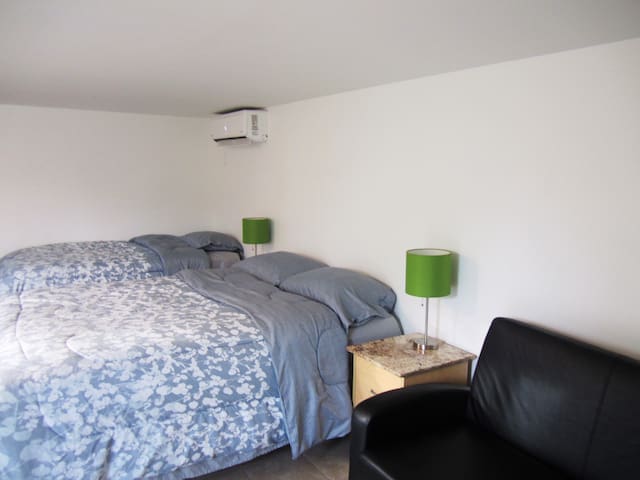 Private Cottage 2 Beds & Bath (中文) Free Parking