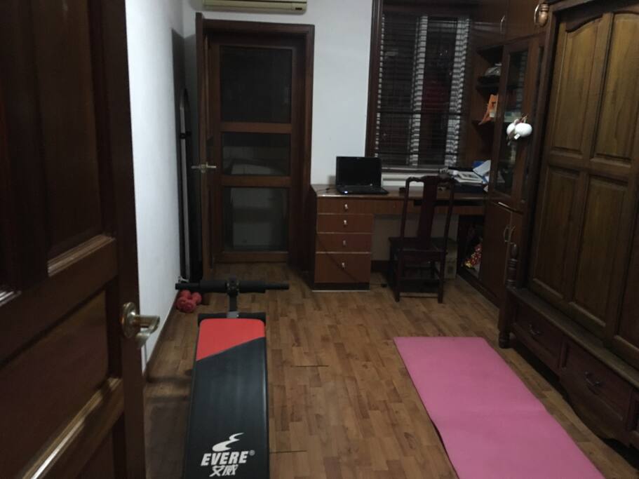 这是书房和健身房