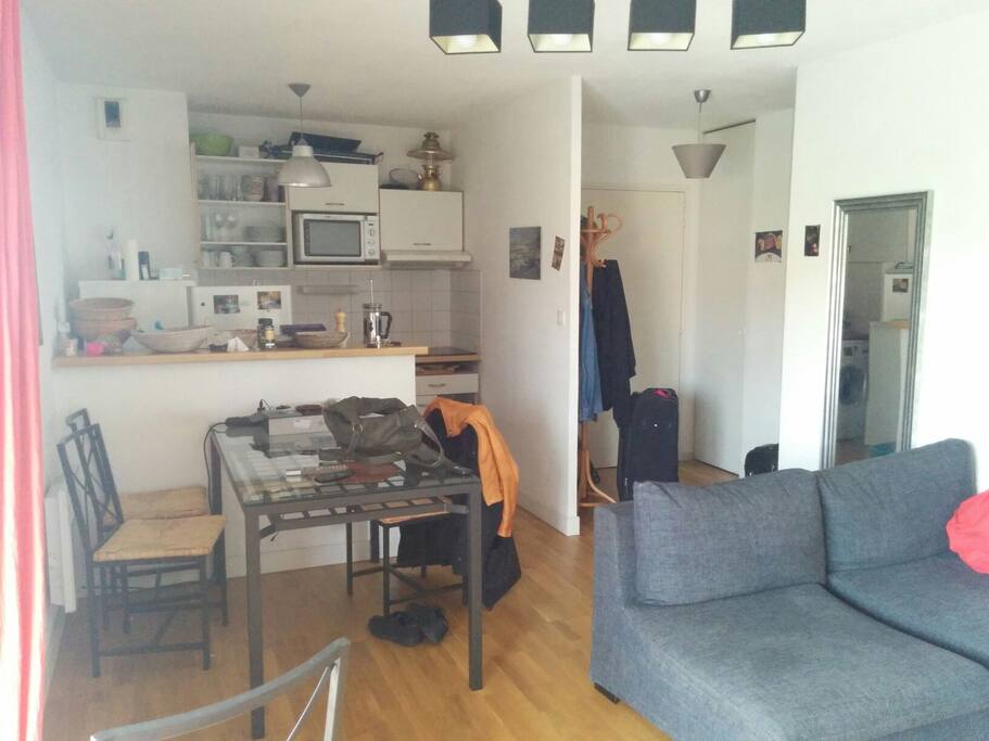 Espace repas avec table et chaises pour 6personnes