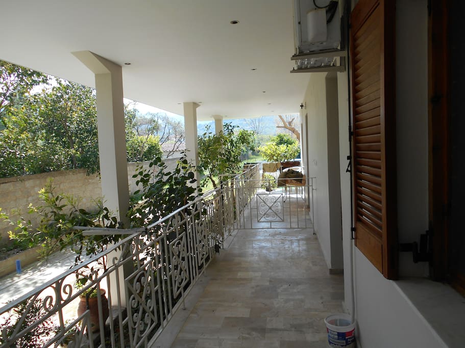 balcony