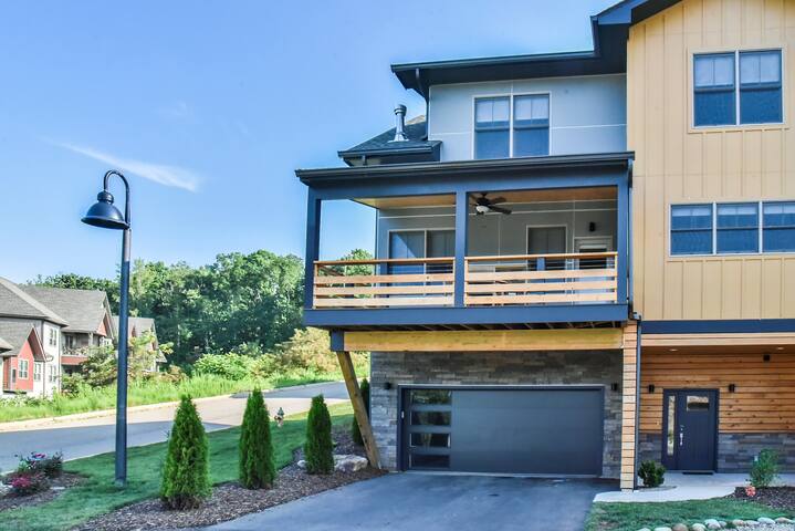 Casita Asheville: Bright, Modern & Peaceful gallery image 5